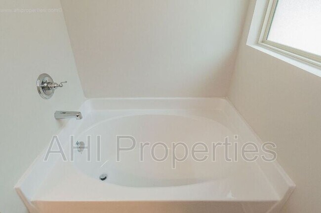 Building Photo - 3535 Misty Hollow Dr