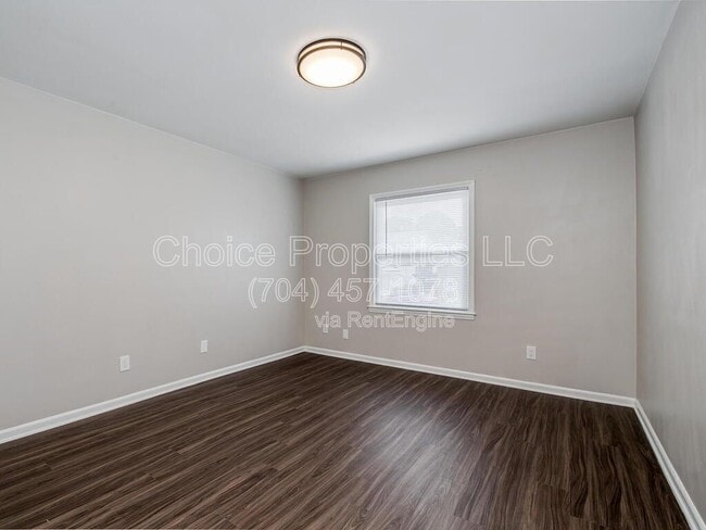 Building Photo - 5810 Cedars E Ct