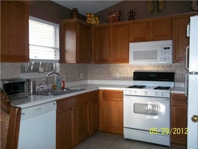 Building Photo - Picadilly Ridge Coming Soon Home (Showings start 5/30 by appt only)