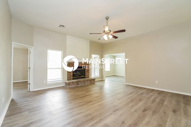 Building Photo - 3 Bedroom Pet-Friendly Home in NORMAN, OK with Main Street Renewal
