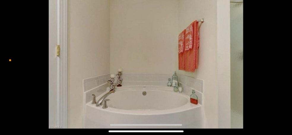 Building Photo - 4490 Piedmont Trace Dr