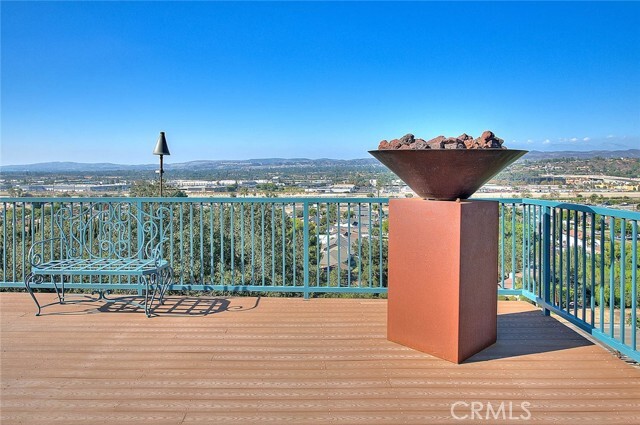 Building Photo - 145 S Vista Grande