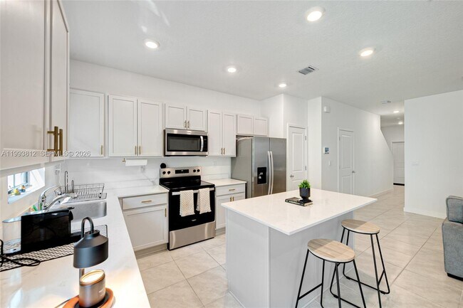 Building Photo - 834 SW 11th Ter