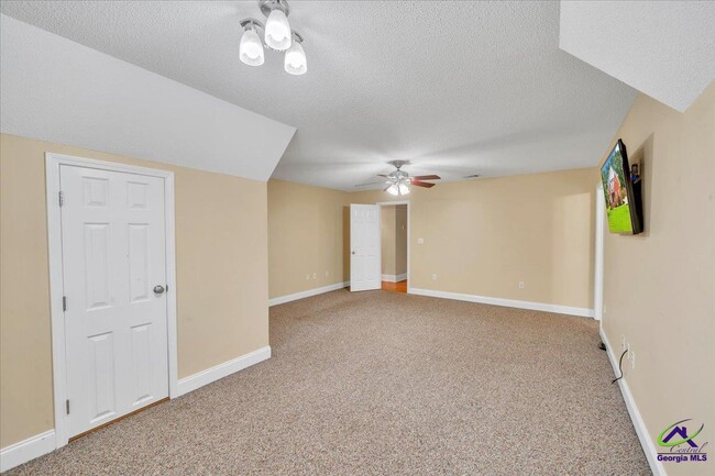Building Photo - 210 Kenna Way
