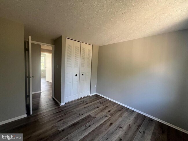 Building Photo - 132 Savannah Ct