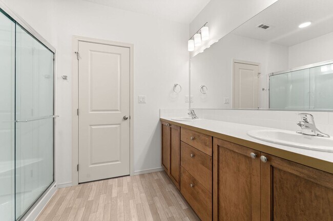 Building Photo - 8581 N Orch Ct