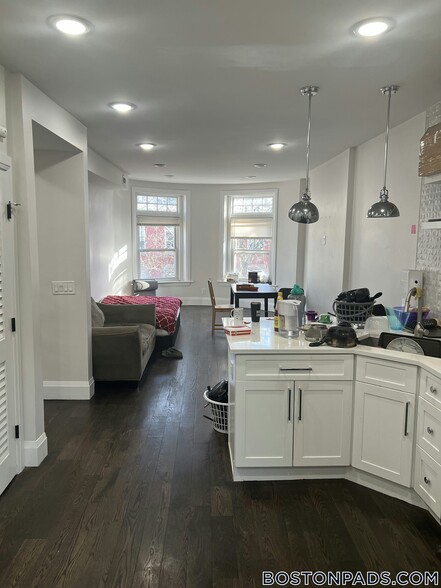 Building Photo - 7 Strathmore Rd