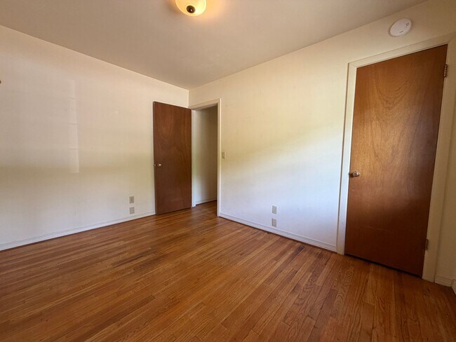 Building Photo - 2708 Delwood Ave