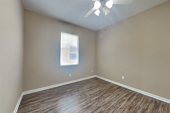 Building Photo - 7418 Jacobs Well Dr