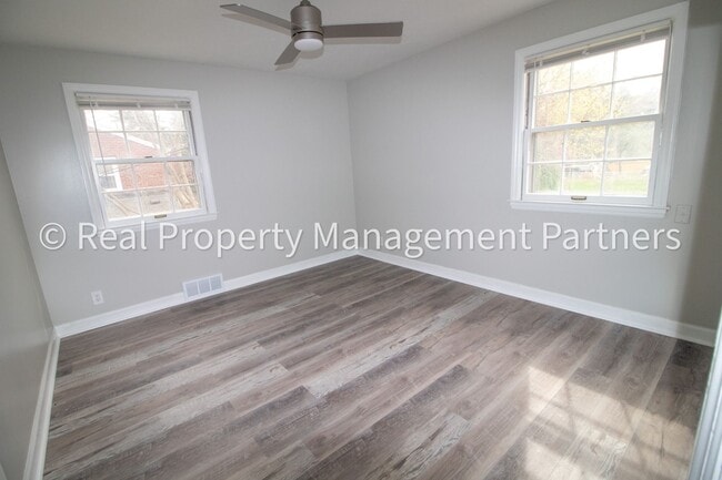 Building Photo - Rooms for Rent in a 6-Bedroom Home