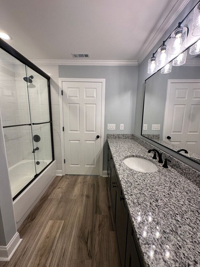 Building Photo - New 3 Bedroom Home in 30506!