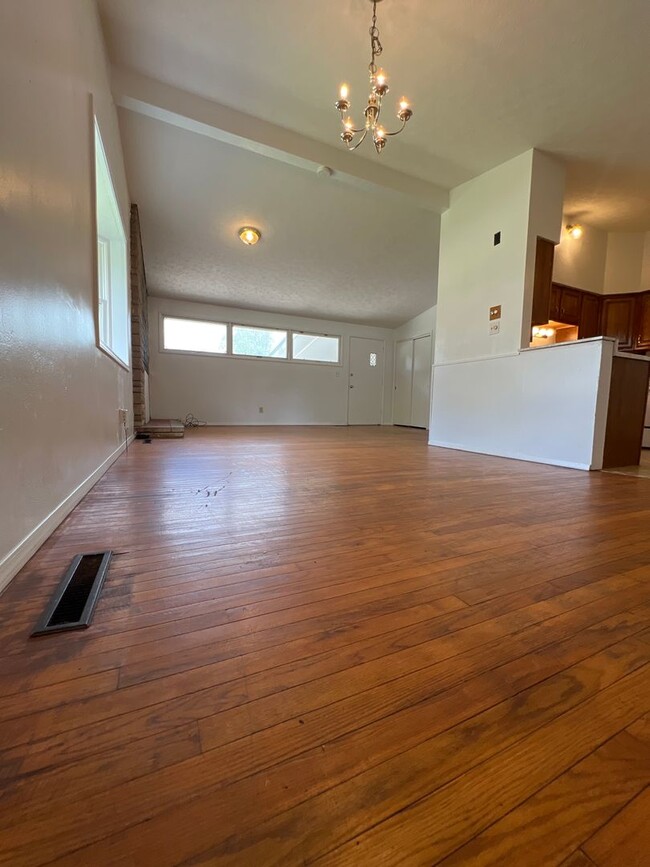 Building Photo - 3 Bedroom Avail August for 2025;  Monthly ...