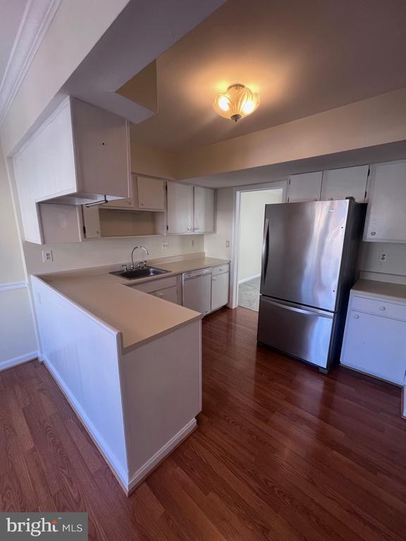 Building Photo - 214 Fairfield Dr