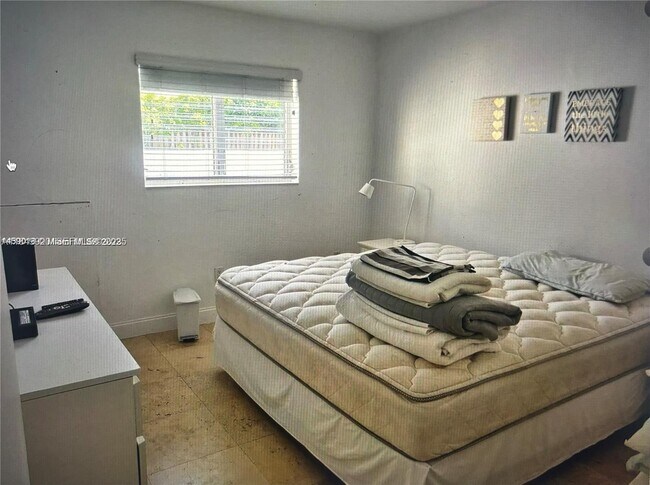 Building Photo - 100 Sunrise Dr