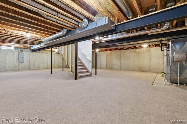 Building Photo - 699 Bay Pointe Dr