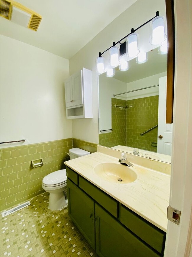 Building Photo - 3810 Hermitage Rd