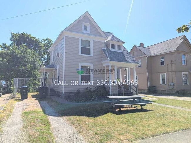 Building Photo - 147 Rhodes Ave