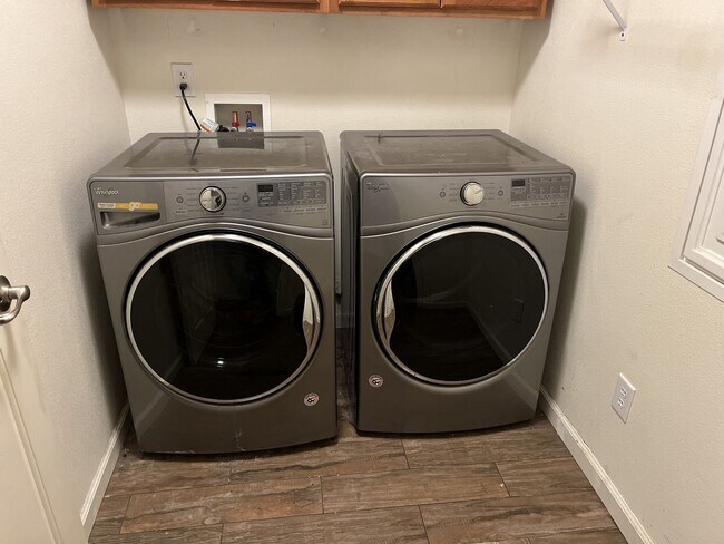 Building Photo - 3 bedroom, 2 bathroom-Reno/Stead area