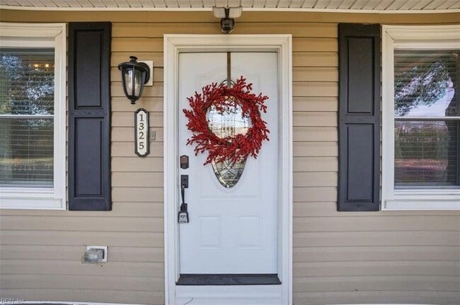 Building Photo - 1325 W Little Creek Rd