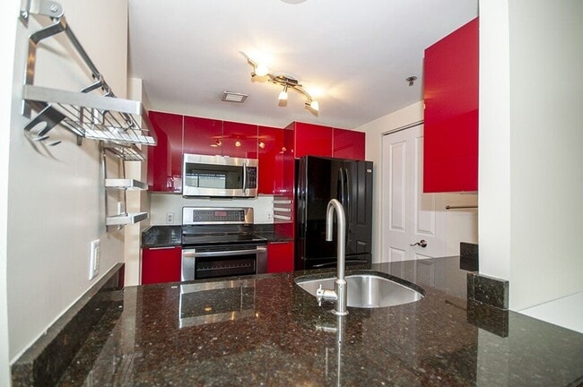 Building Photo - 10 Museum Way