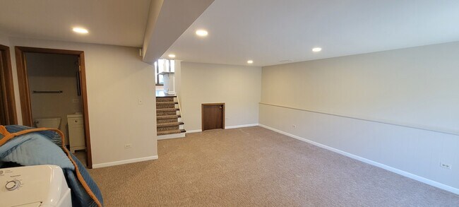 Building Photo - 608 Trent Ln