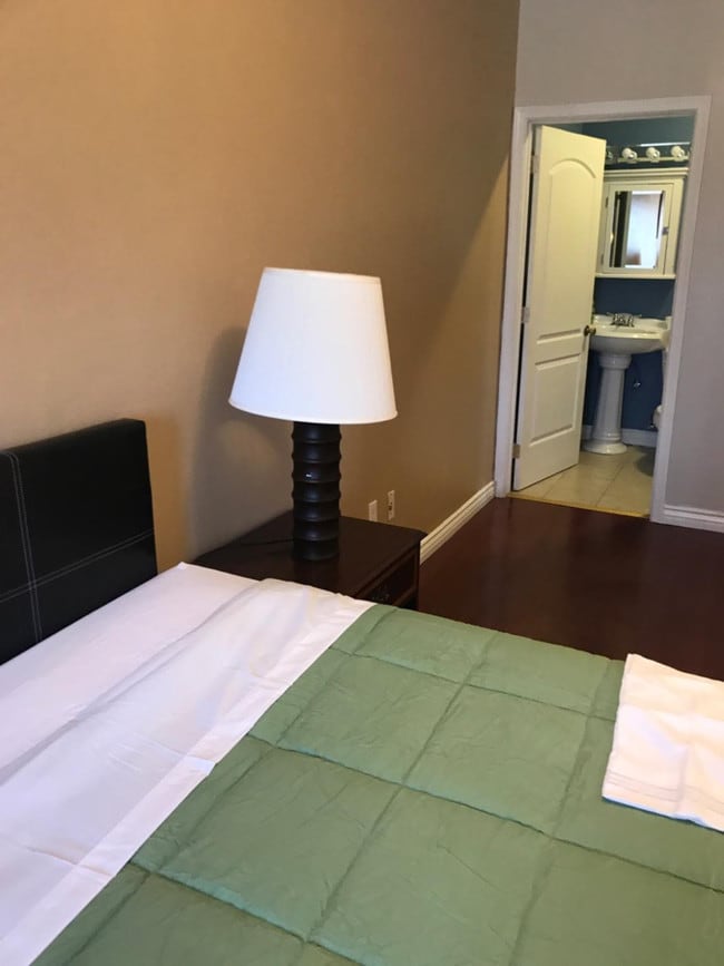 Building Photo - 14655 Vanowen St