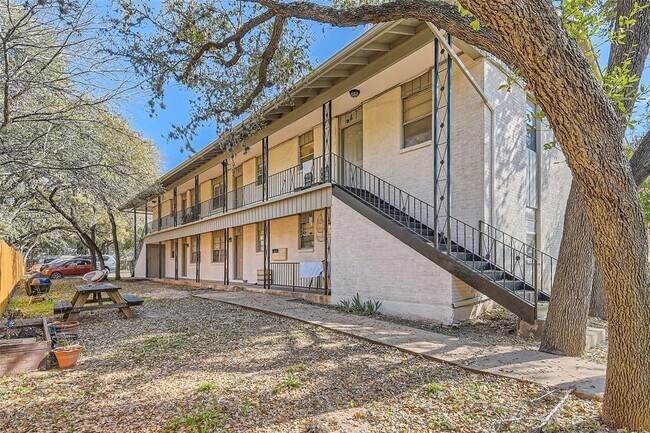 Building Photo - 2411 S 5th St