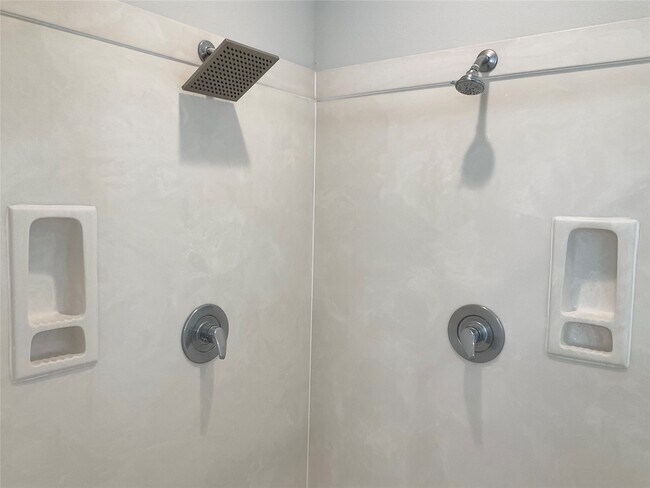 Building Photo - 25818 Overlake Dr