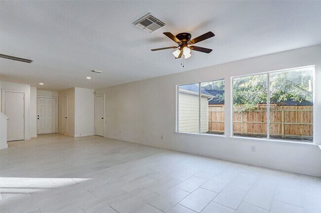 Building Photo - 21892 Silver Oak Ct