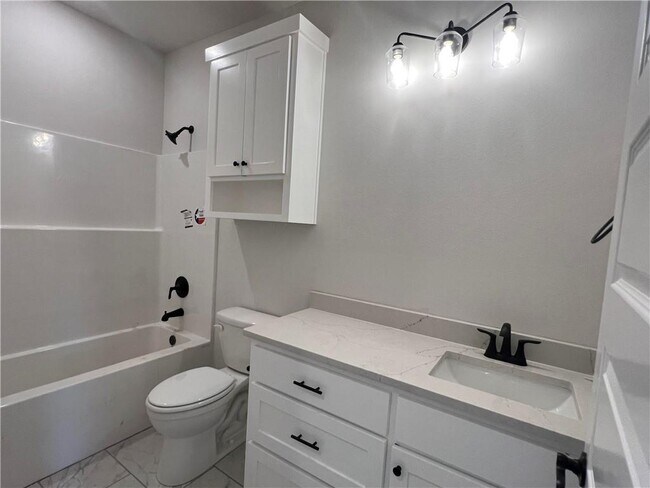 Building Photo - 6906 SW Basswood Ave