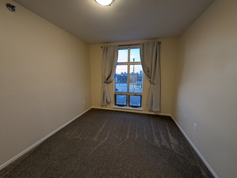 Building Photo - 2121 S Kinnickinnic Ave