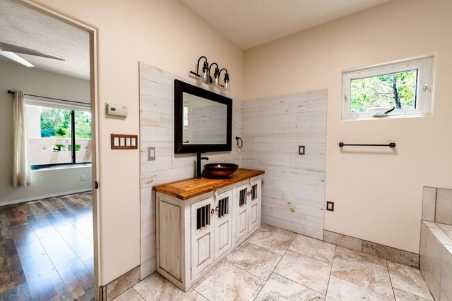 Building Photo - Beautiful Southside Adobe on Vuelta Colorada