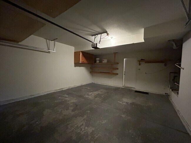 Building Photo - 3 Bed Townhome For Rent in Henderson!