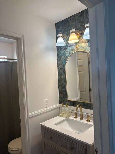 Upstairs Bathroom - 2755 S 535 E