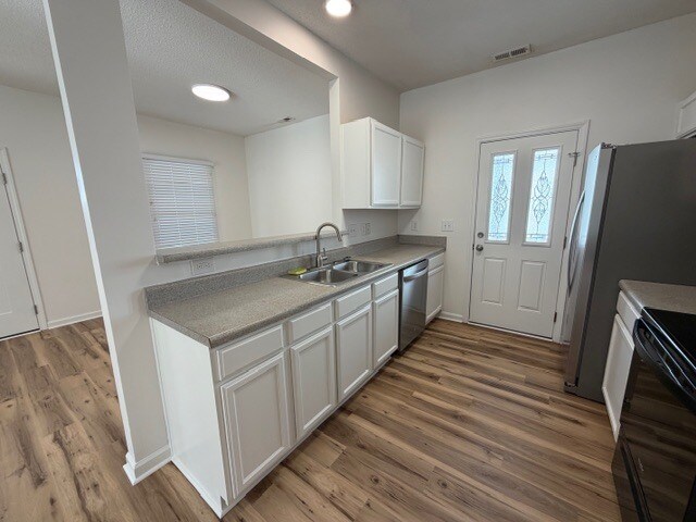 Building Photo - 815 Green Oaks St