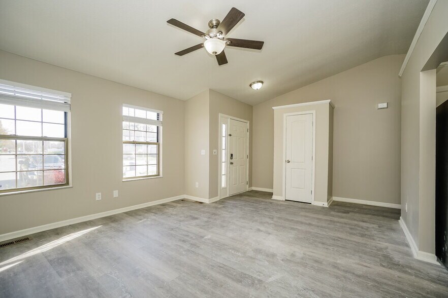 Building Photo - 2847 Blue Moon Dr