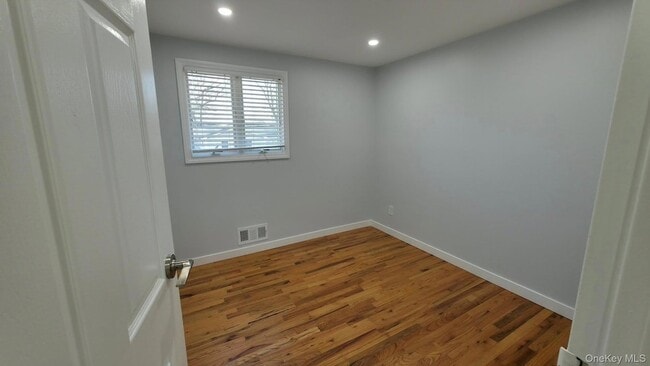 Building Photo - 4 Willow St