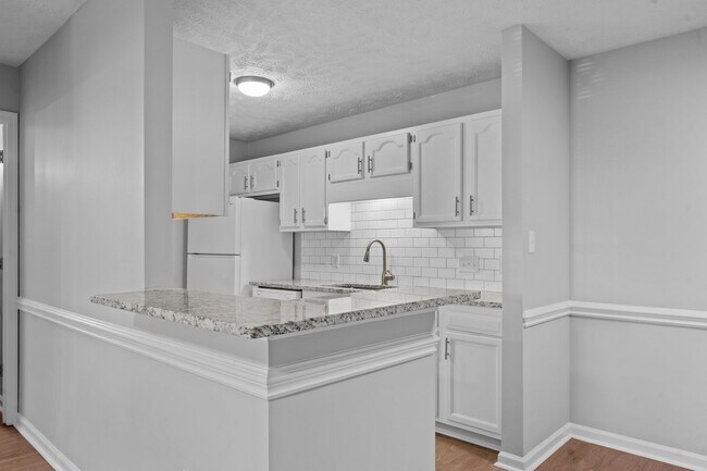 Building Photo - Laketree Apartments