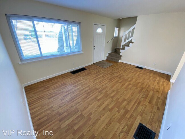 Building Photo - 4 br, 1 bath House - 3365 Eakin Road