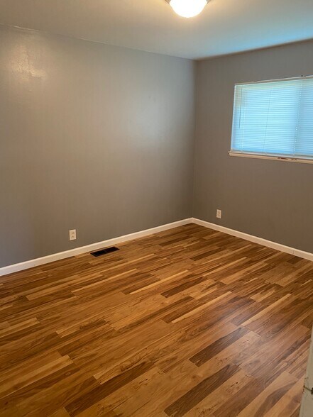 Building Photo - 10405 Trask Dr