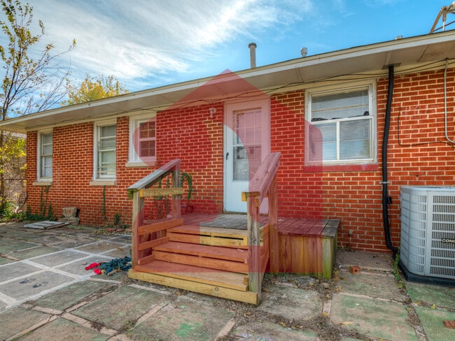 Building Photo - 2017 Downing St