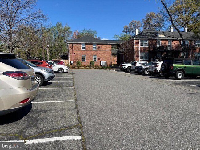 Building Photo - 106 N George Mason Dr