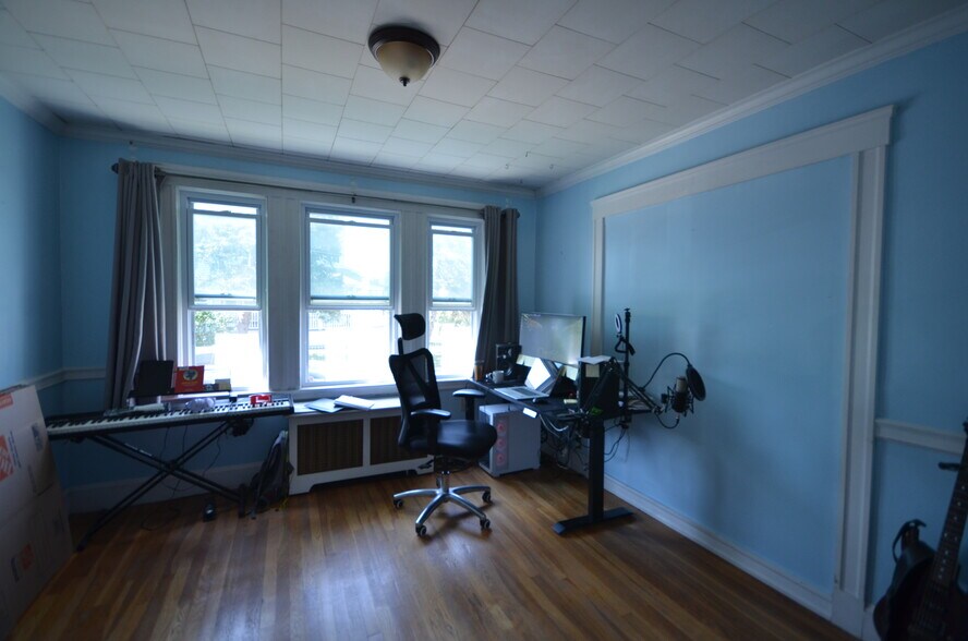 Building Photo - 222 N Harvard St