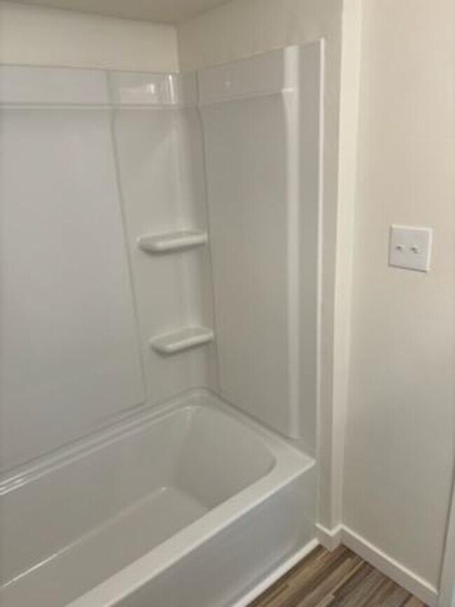 Building Photo - 2 bed 1 Bath in Oildale