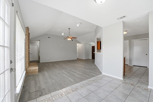 Building Photo - 7011 Lost Thicket Dr