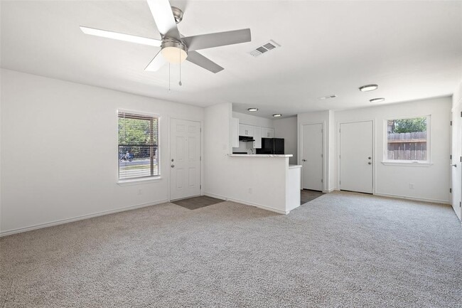Building Photo - 9903 Roxanna Dr