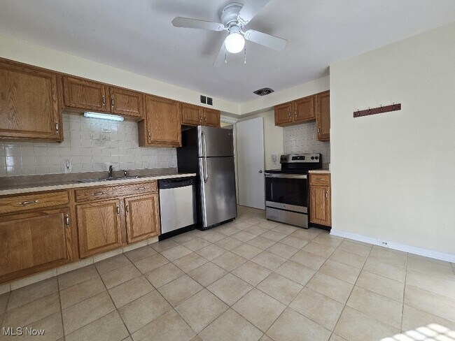 Building Photo - 2314 Westmoor Rd