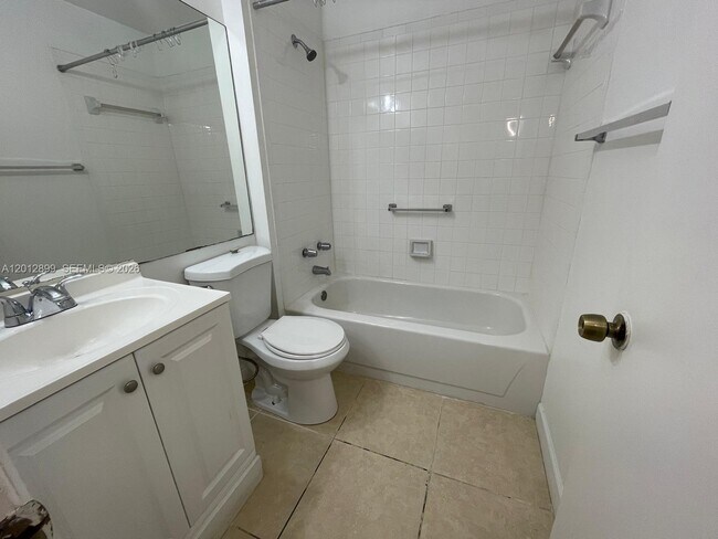 Building Photo - 640 Cypress Club Way