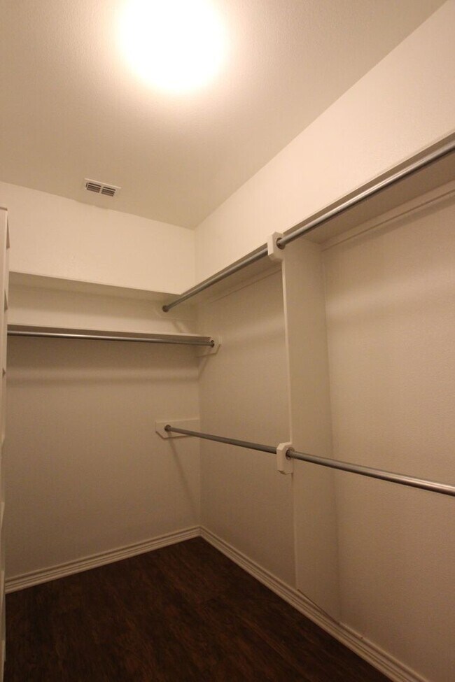 Building Photo - Coming Soon! Gorgeous 3 Bedroom Home in Th...