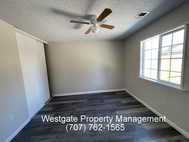 Building Photo - 1424 Sunrise Pkwy